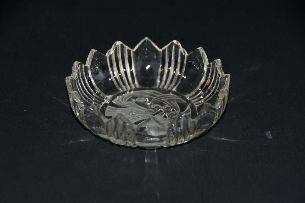 Brocante glazen schaal / schaaltje geetst in lalique stijl, Antiek en Kunst, Verzenden