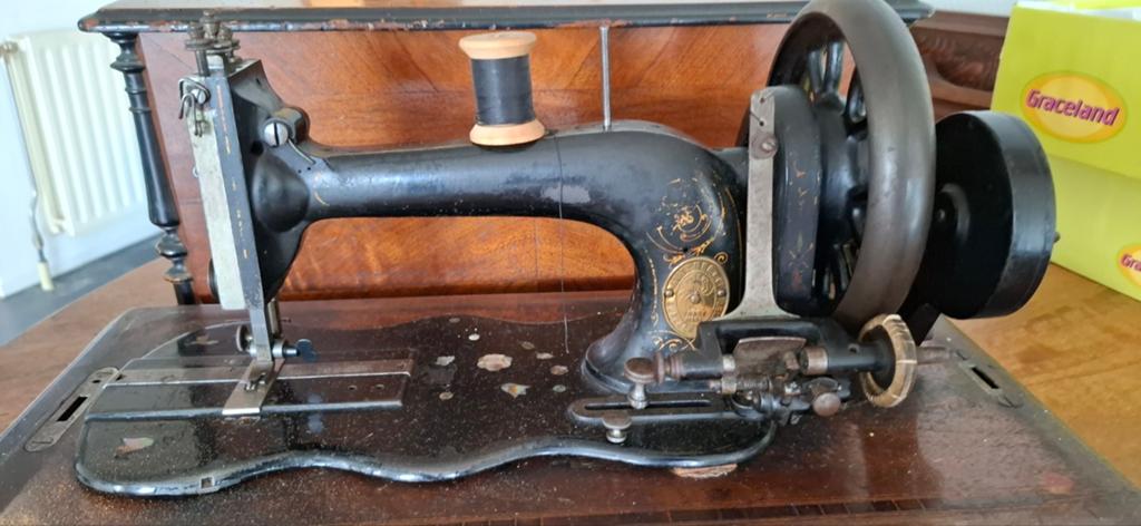 Antieke naaimachine met houten kist - Greif-Werke, Ophalen of Verzenden