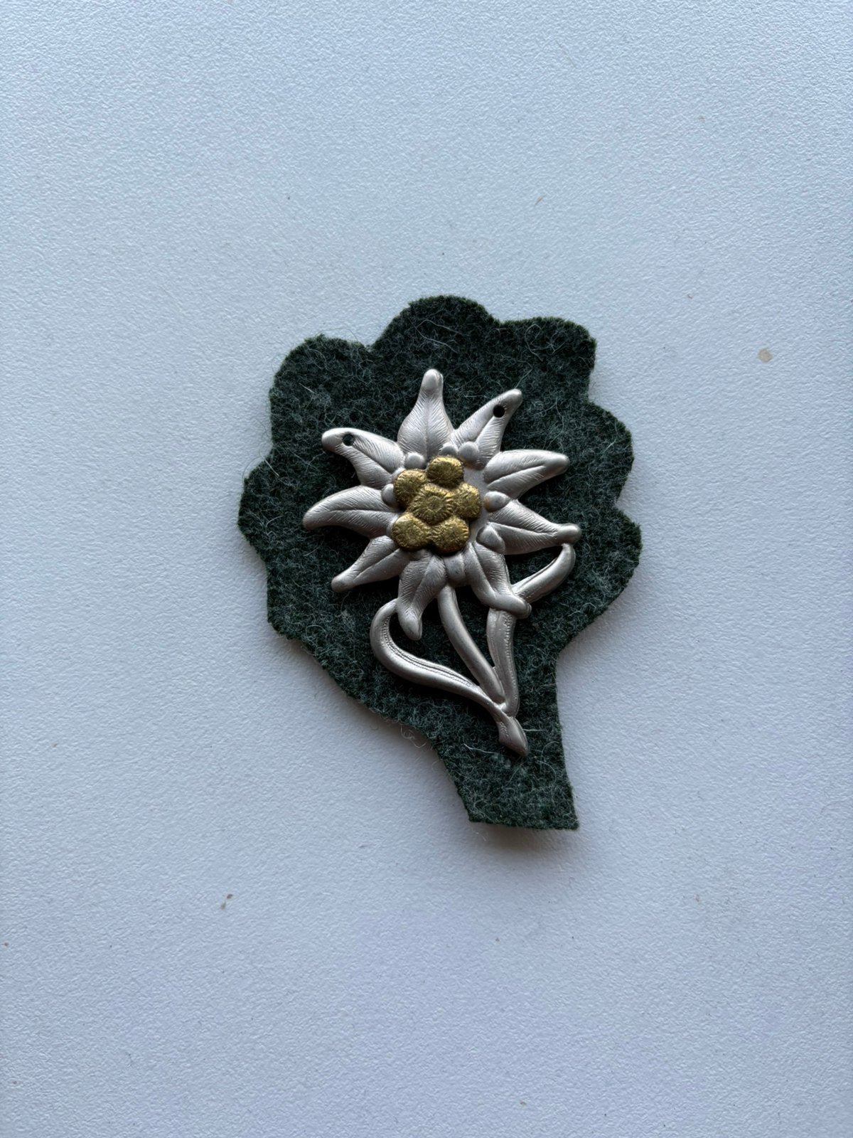 WW2 Gebirgsjäger bergmütze Edelweiss(Repro), Ophalen of Verzenden, Landmacht, Duitsland, Embleem of Badge