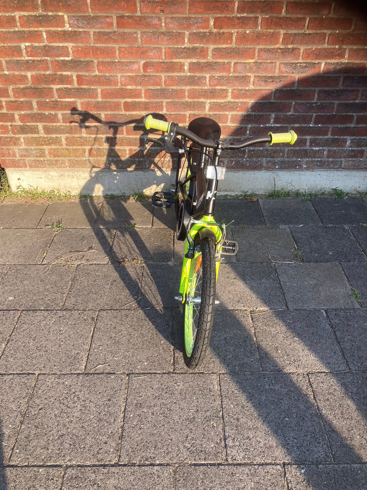 Tekoop: Kinderfiets in nieuw staat compleet met zijwieltjes, Minder dan 10 versnellingen, Minder dan 49 cm, Ophalen of Verzenden