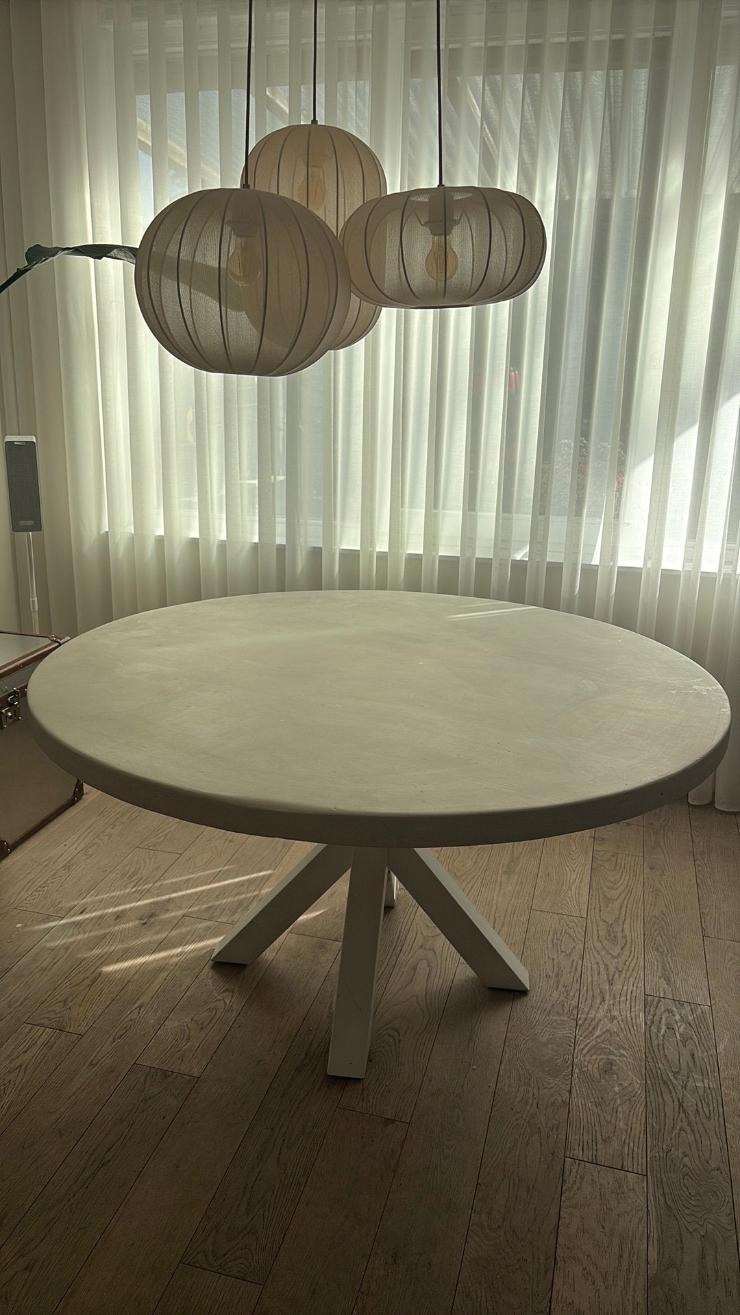 Ronde eettafel 150cm - Wit - massief eiken hout, stalen poot, Gebruikt, 100 tot 150 cm, Rond, Ophalen of Verzenden