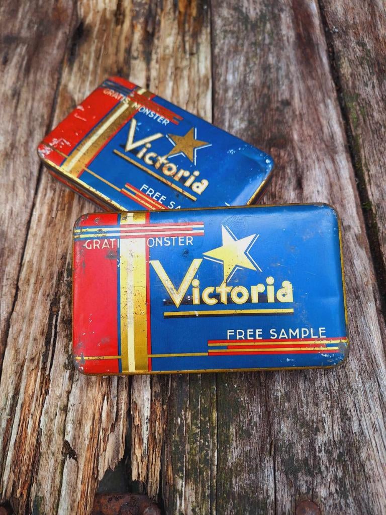 N.V. Victoria Dordrecht Biscuits en Chocolade blikken😍, Ophalen of Verzenden, Gebruikt, Overige
