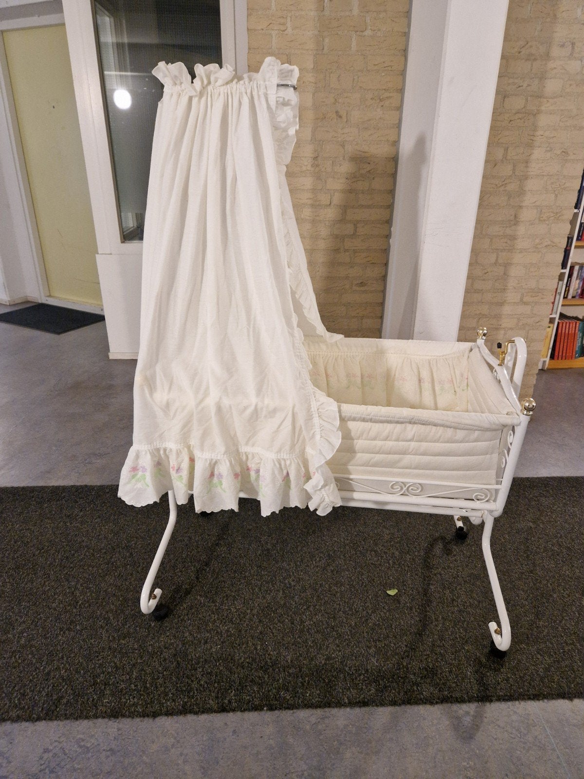 Babywieg compleet 10 euro, Ophalen, Zo goed als nieuw, Wieg
