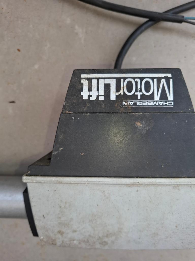 Chamberlain Motorlift HC280 IP44 Garagedeuropener, Ophalen