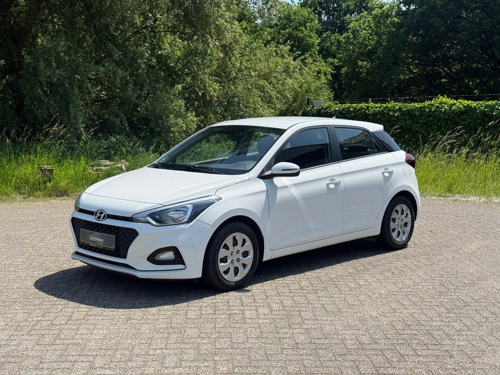 Hyundai I20 1.2i Active 47523KM I AIRCO I EERSTE EIGENAAR I, Voorwielaandrijving, Gebruikt, Metallic lak, Wit
