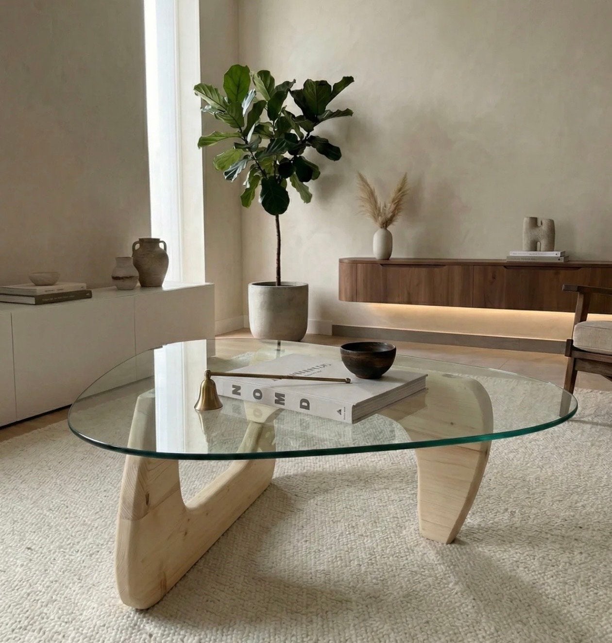 Stijlvolle salontafel met glazen blad en houten onderstel, Huis en Inrichting, 100 tot 150 cm, Nieuw, Glas, Overige vormen