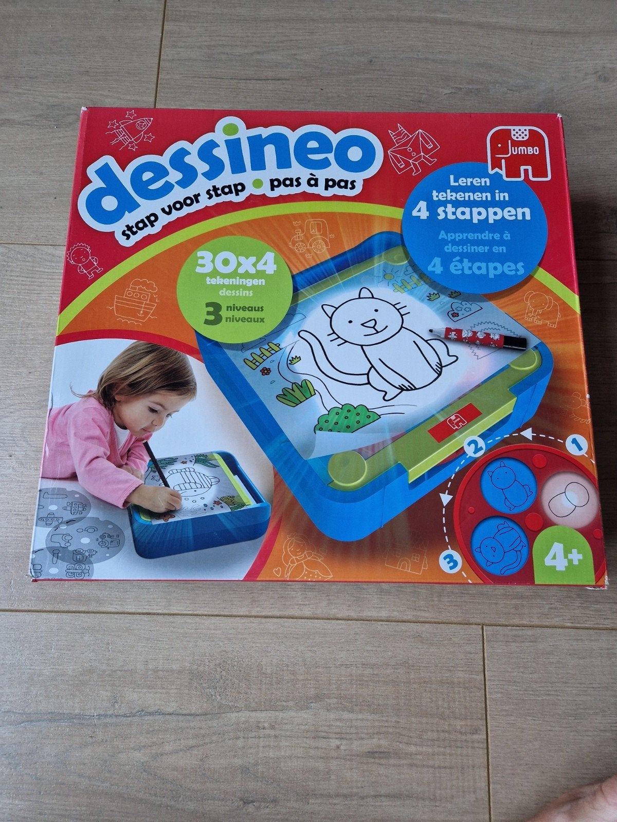 Jumbo Dessineo Tekentafel - Leren tekenen in 4 stappen, Ophalen of Verzenden, Zo goed als nieuw, Knutselen, Met licht