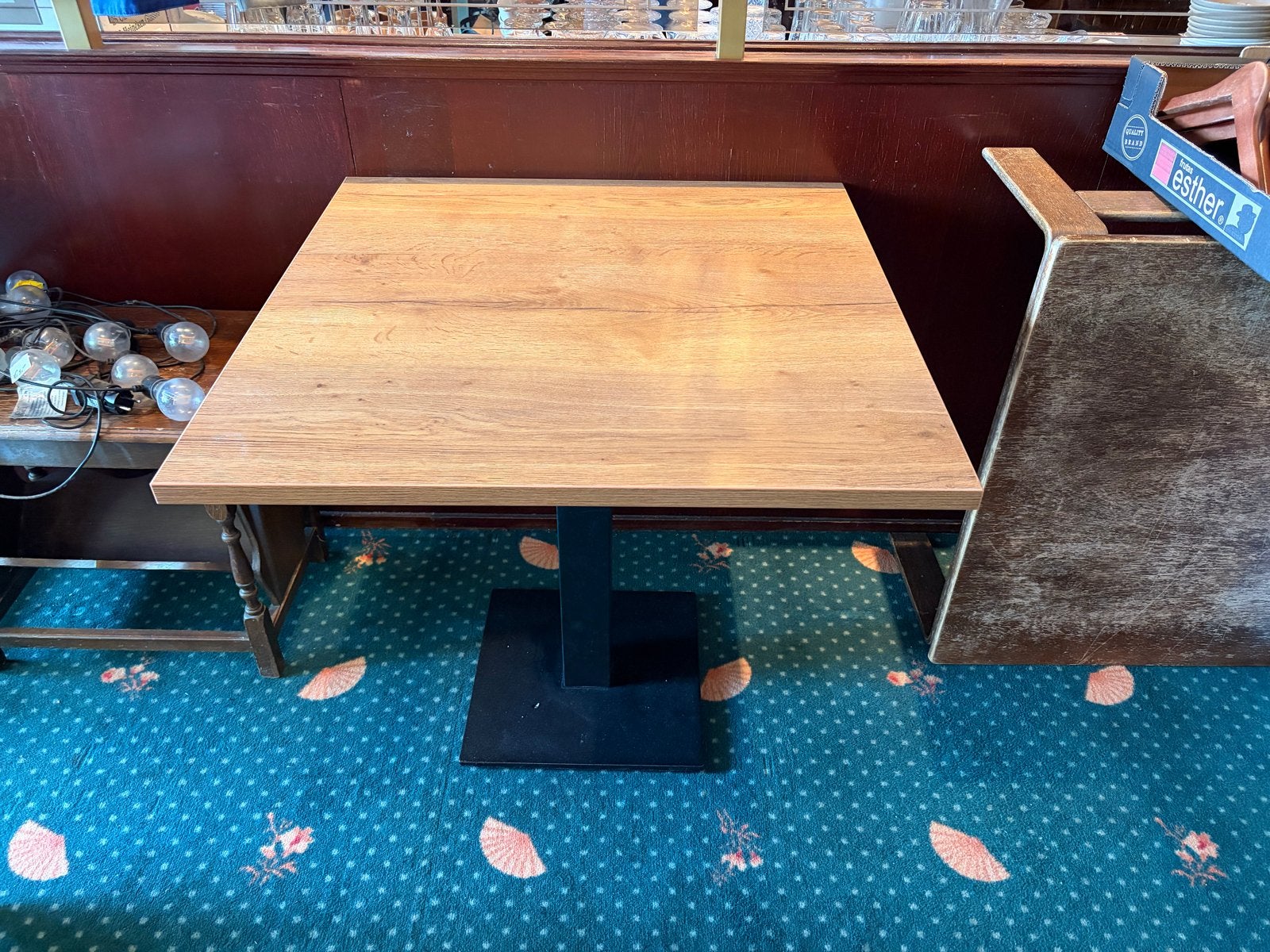Vierkante tafels met houten blad en metalen onderstel 80cm, Ophalen, Gebruikt, Vierkant, Tot twee personen