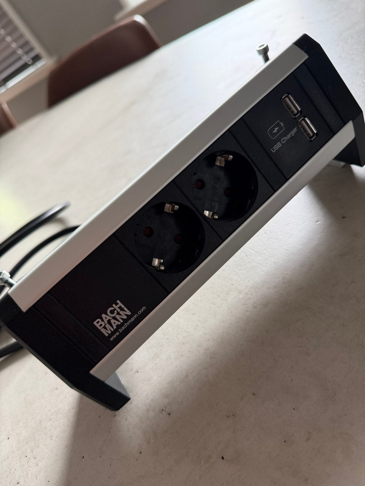 Bachmann Desk - 2 stekker en 2 USB poorten, Ophalen of Verzenden, Zo goed als nieuw, Stekker