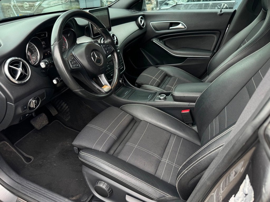 Mercedes-Benz CLA-klasse Shooting Brake 200 Urban, CLA, Gebruikt, Zwart, 1595 cc