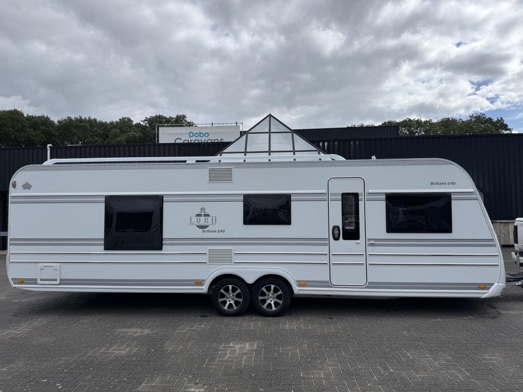 LMC Lord Brillant 690 2021 | Grote badkamer | Queensbed, Bedrijf, Treinzit, 6 tot 7 meter, Overige typen