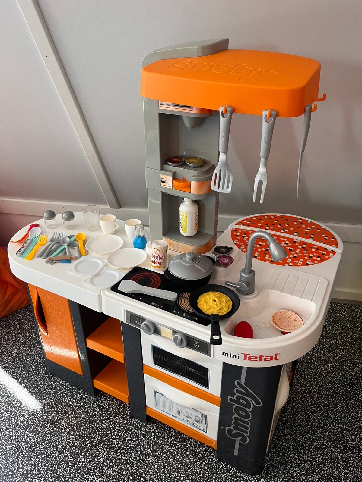 Smoby speelkeuken met heel veel accessoires, Kinderen en Baby's, Speelgoed | Speelkeukens, Ophalen, Zo goed als nieuw