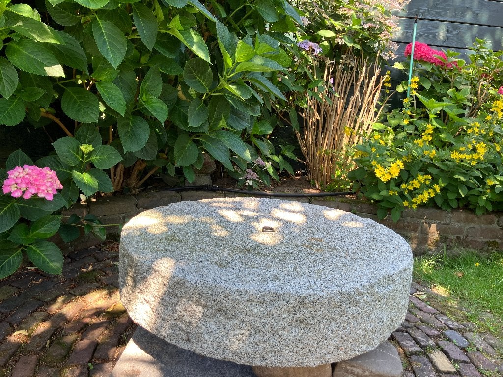 molensteen, Ophalen, Gebruikt, Beton, Waterornament