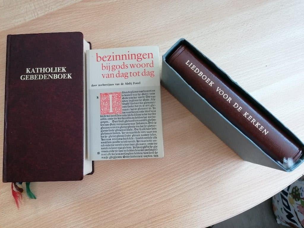 3X BEZINNINGEN BIJ GODS WOORD POSTEL  Katholiek gebedenboek, Ophalen of Verzenden, Zo goed als nieuw, BOTS, J. / HERMANS, J. POSTEL