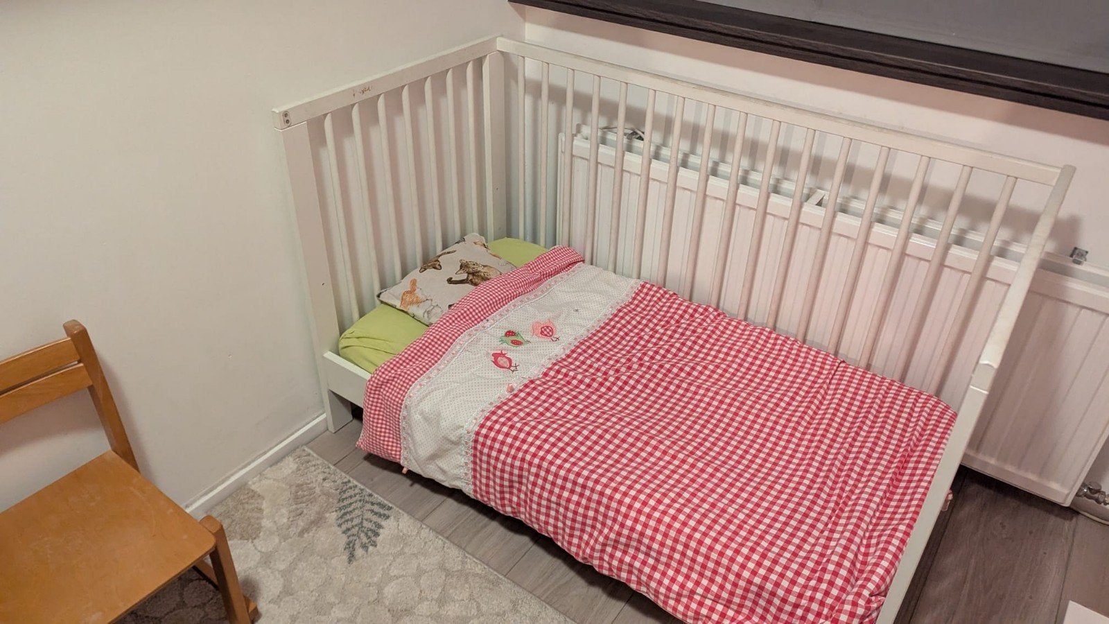 Wit Ikea ledikant met matras en 3 setjes matras hoezen., Ophalen, Gebruikt, Ledikant