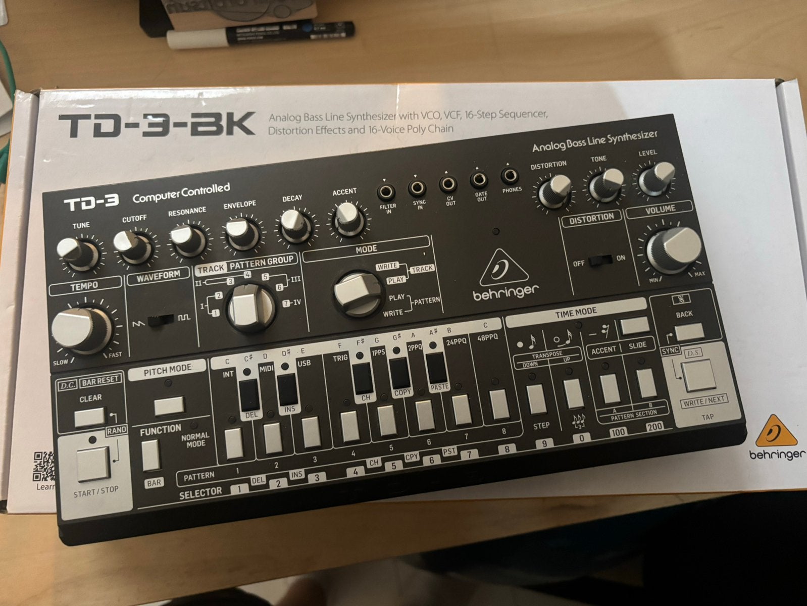 Behringer TD 3 black roland 303 clone in nette staat, Overige merken, Zo goed als nieuw, Met midi-aansluiting, Overige aantallen