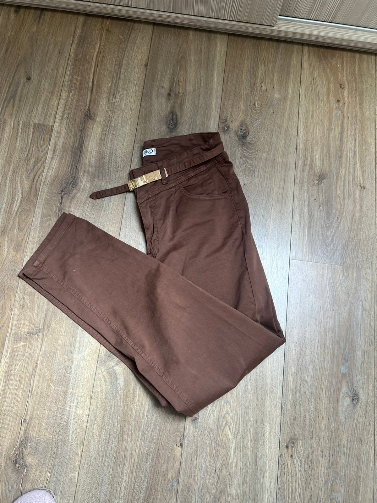 Bruine broek van Liu Jo maat 30, Maat 38/40 (M), Bruin, Nieuw, Ophalen of Verzenden