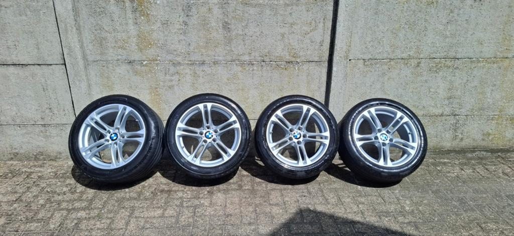 BMW 18 inch velgen met zomerbanden - 245/45R18 en 275/40R18, Auto-onderdelen, Banden en Velgen, Ophalen, 18 inch, Banden en Velgen