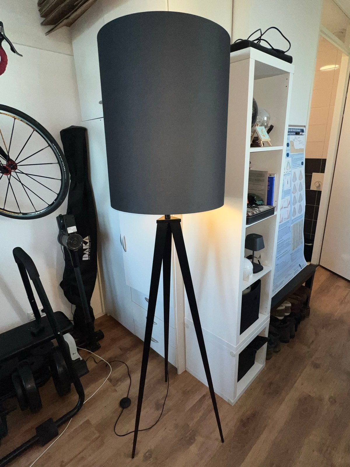 Zuiver tripod vloerlamp, Ophalen, Gebruikt, E27 (groot), Metaal