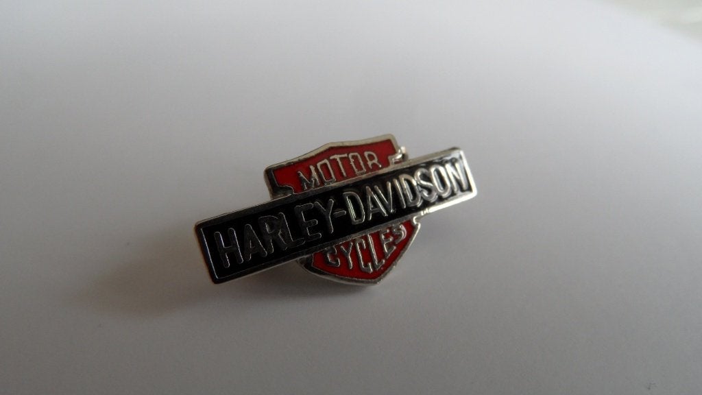 Harley-Davidson motorspeld, geëmailleerde broche, Verzamelen, Verzenden, Gebruikt, Merk, Speldje of Pin