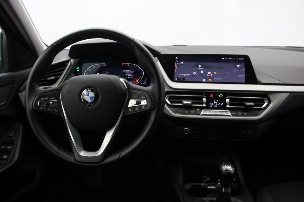 Bmw 1-SERIE 118i Executive Edition - Digitaal Cockpit, Carpl, Auto's, BMW, 136 pk, Gebruikt, Euro 6, Met garantie (alle)