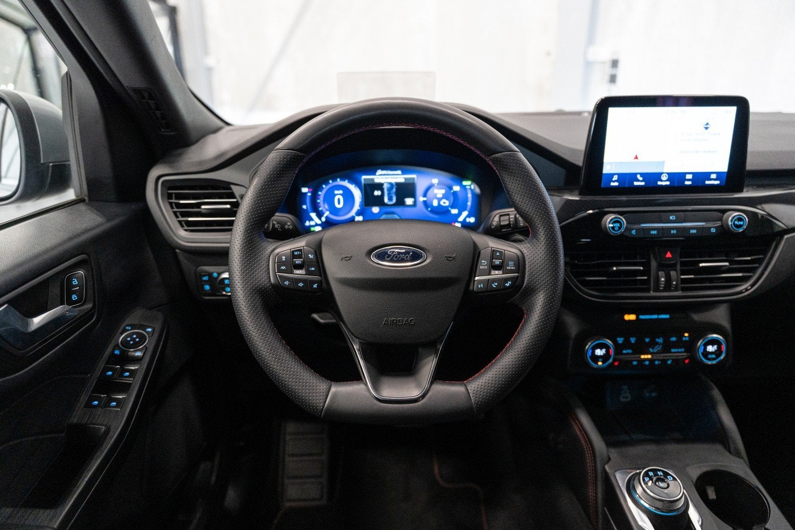 Foto 16 van Ford KUGA 2.5 PHEV ST-Line | Nieuwstaat! | Alcantara | Head