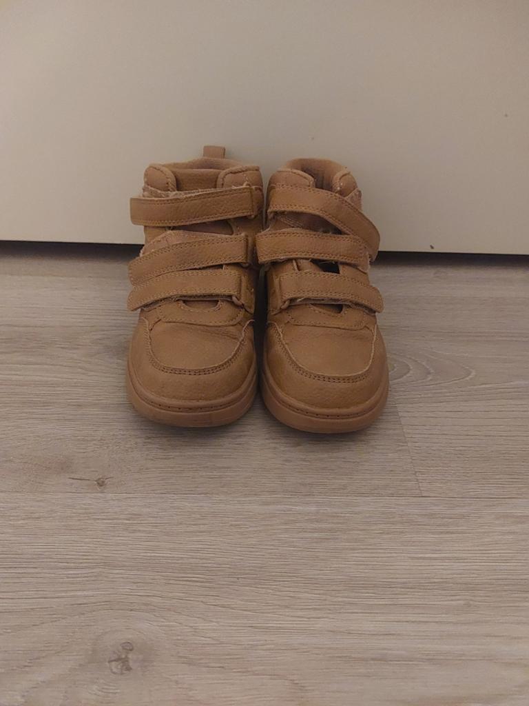 Bruine klittenband schoenen voor kinderen, Kinderen en Baby's, Kinderkleding | Schoenen en Sokken, Ophalen, Gebruikt, Jongen of Meisje
