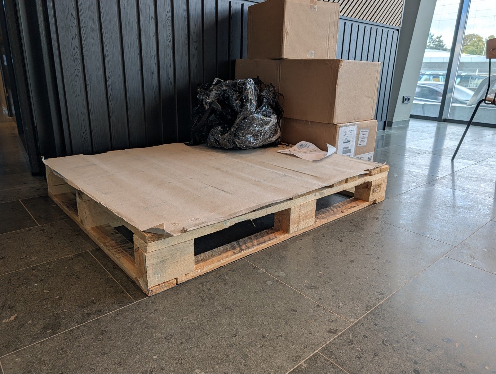 Gratis pallet ophalen bij Arnhem Centraal, Ophalen