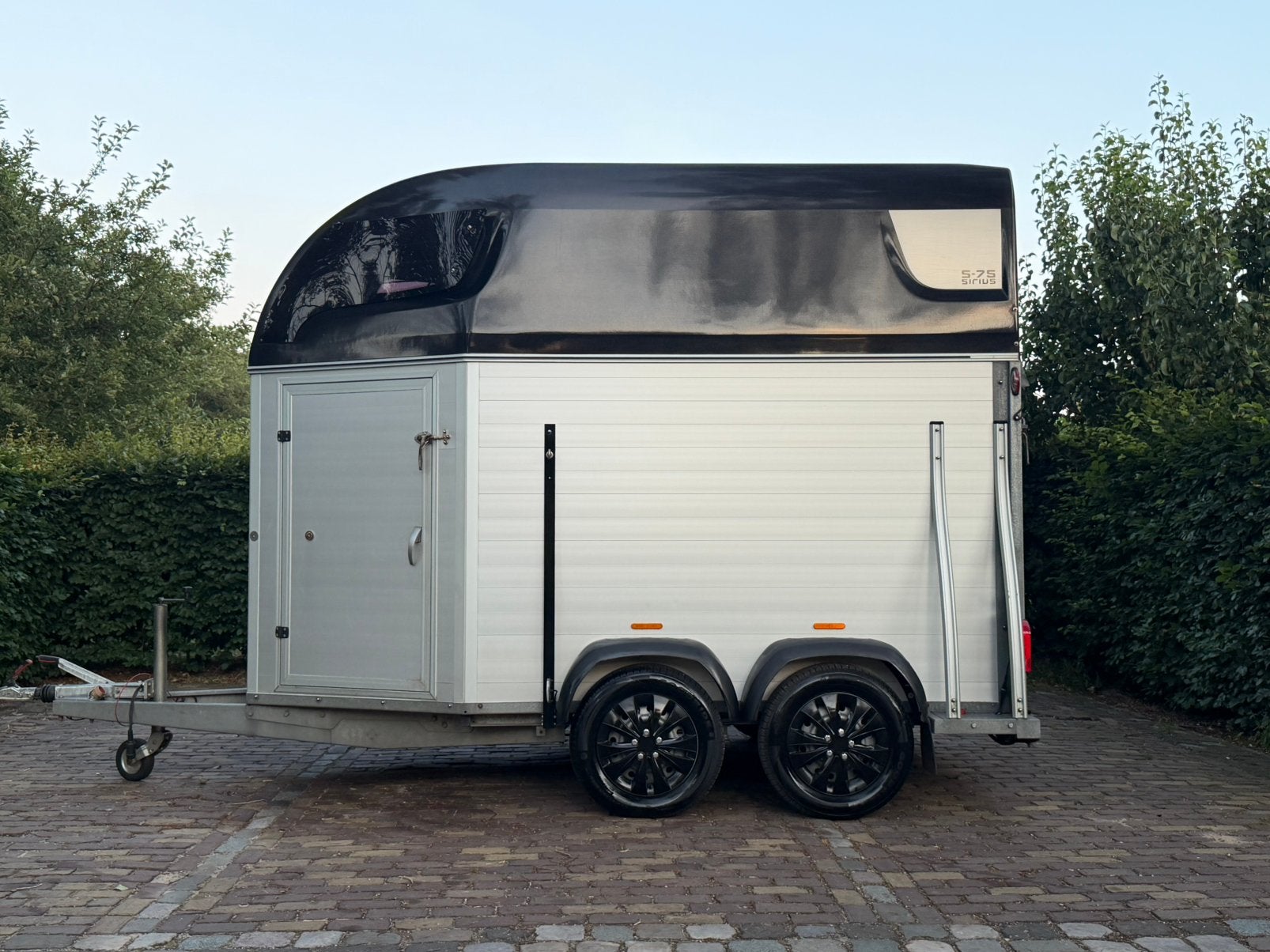 Mooir sirius 2 paards s75 vol aluminium met zadelkamer, Ophalen, TT paardentrailers.nl, Aluminium, Zo goed als nieuw