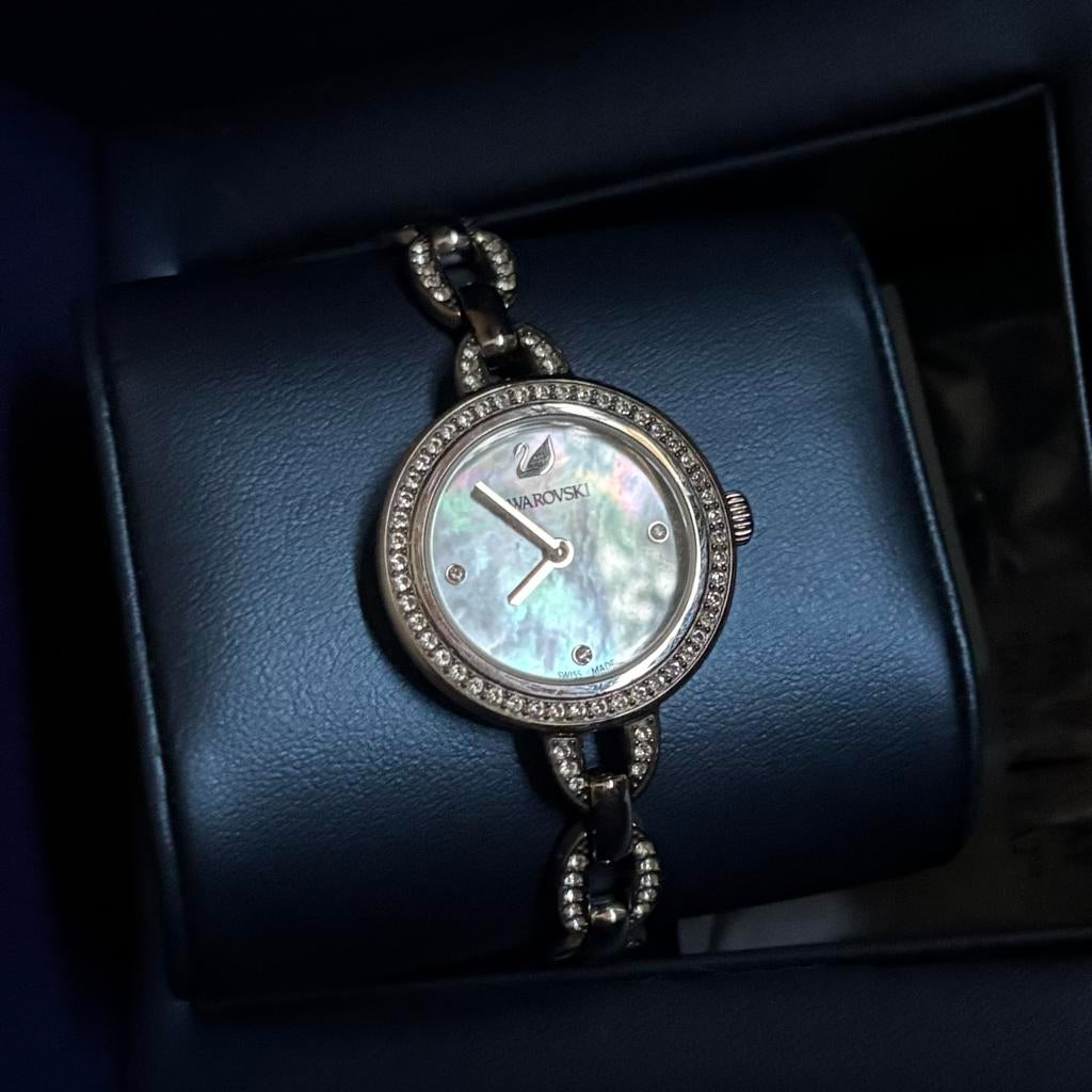 Swarovski Polshorloge met Strass en parelmoer, Overige materialen, Polshorloge, Zo goed als nieuw, Met strass