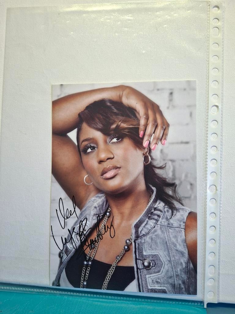 EDSILIA ROMBLEY, Verzenden, Nieuw, Foto of Kaart, Gesigneerd