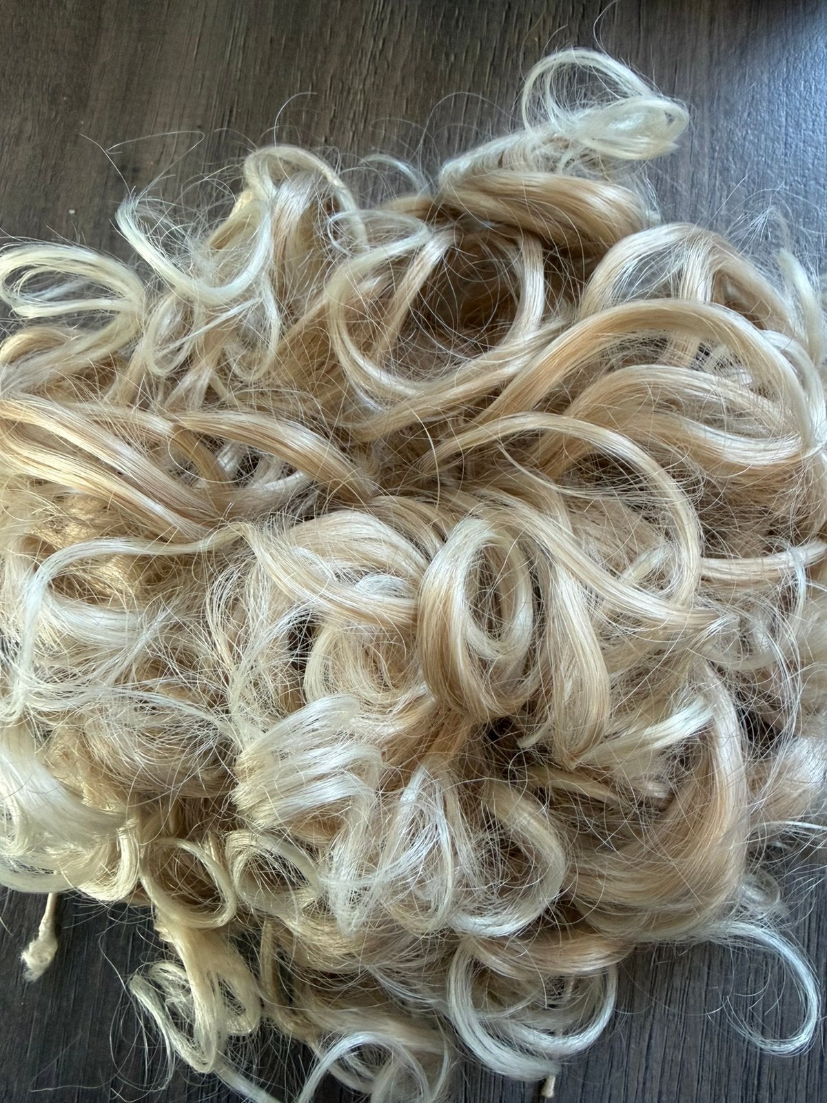 Nieuwe blonde pruik  PORSMEER, Ophalen of Verzenden, Nieuw, Overige thema's, Accessoires