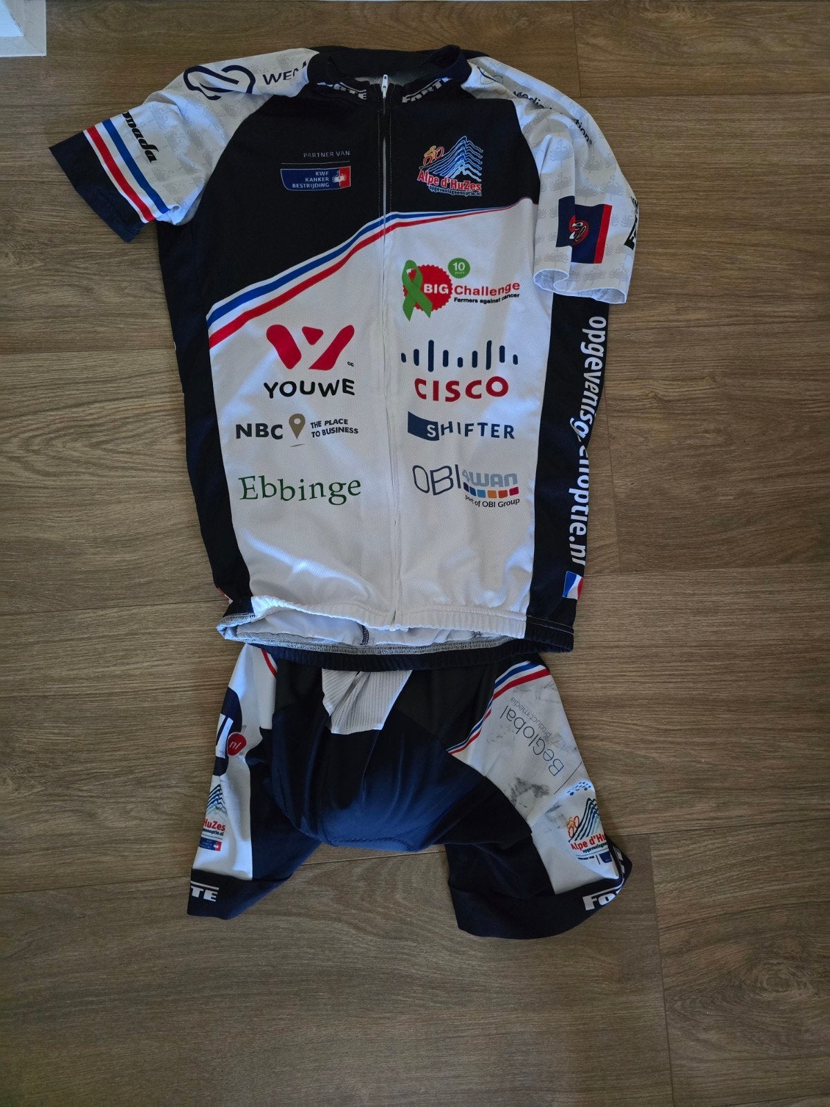3x Alpe d'HuZes wielerkleding setjes - Maat M, Fietsen en Brommers, Fietsaccessoires | Fietskleding, Gebruikt, Ophalen of Verzenden