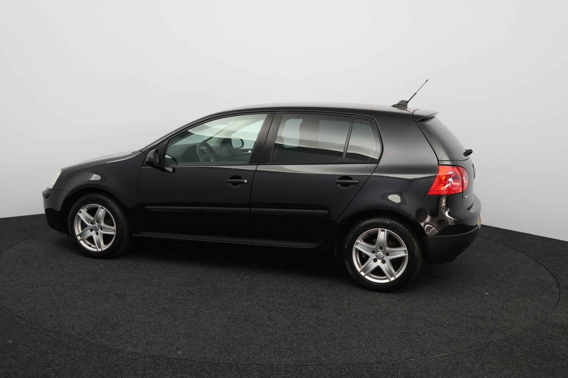 Volkswagen Golf 1.4 TSI Trendline/ 5-Drs/ 16'' LMV/ Bluetoot, Voorwielaandrijving, Stof, Gebruikt, Zwart