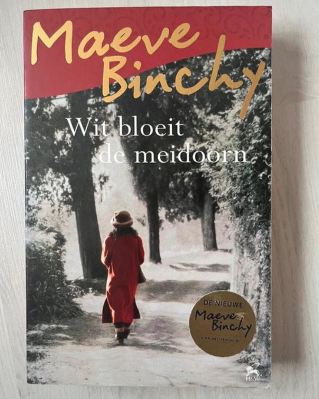 Boek: Wit bloeit de meidoorn - Maeve Binchy., Ophalen of Verzenden, Zo goed als nieuw