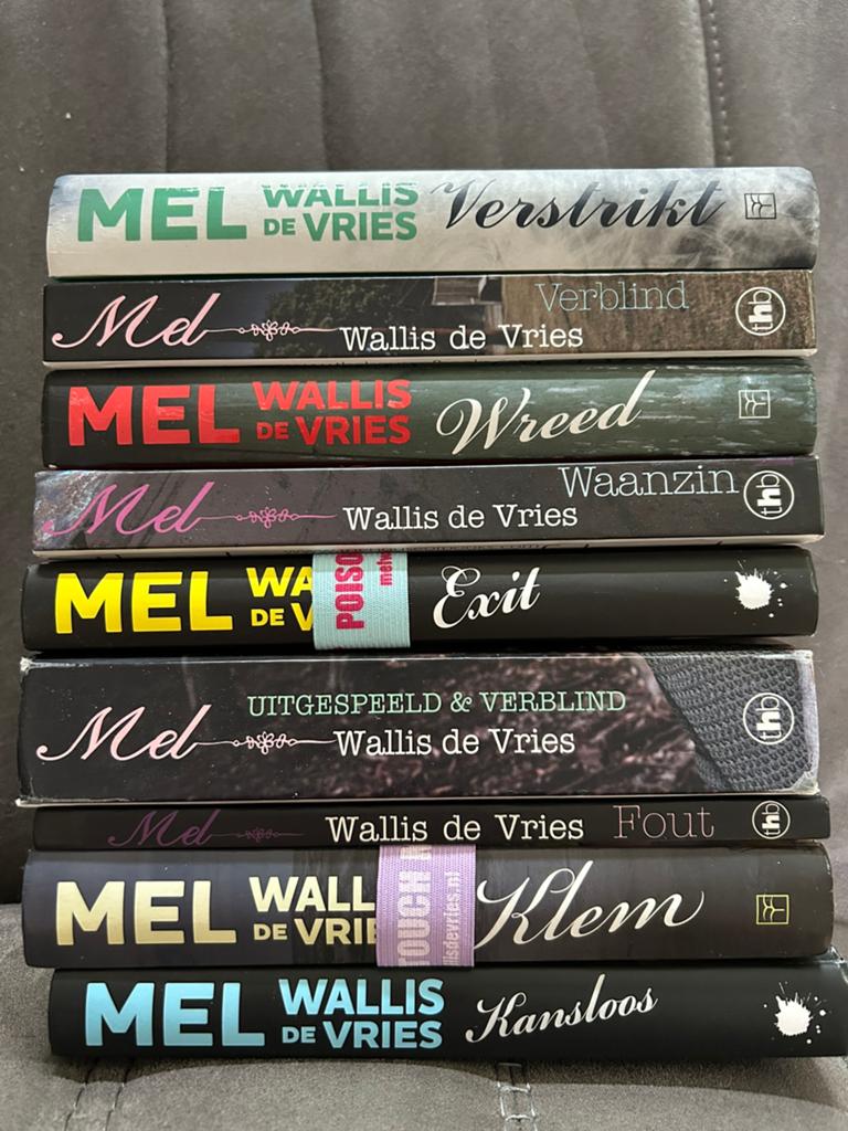 Mel Wallis de Vries boeken, Ophalen, Zo goed als nieuw
