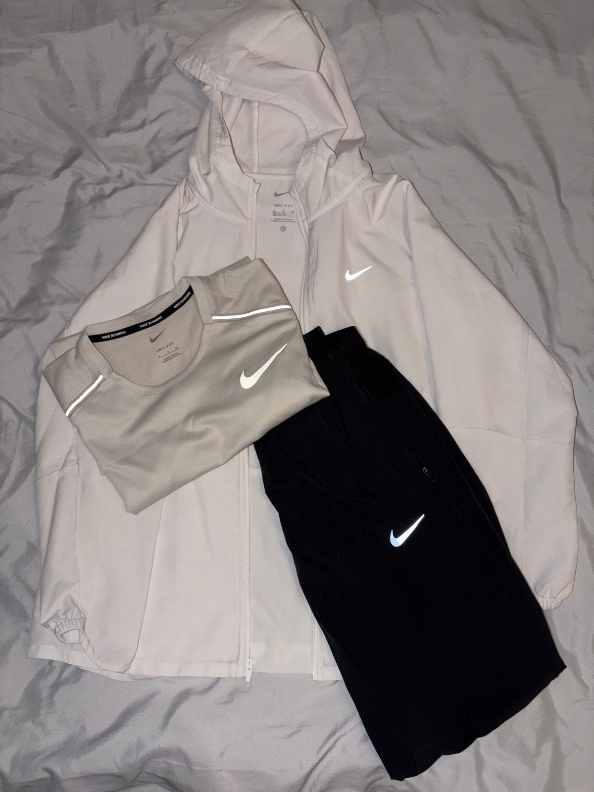 Nike hardloopset (jas, shirt, broek) - Maat S, Ophalen of Verzenden, Zo goed als nieuw