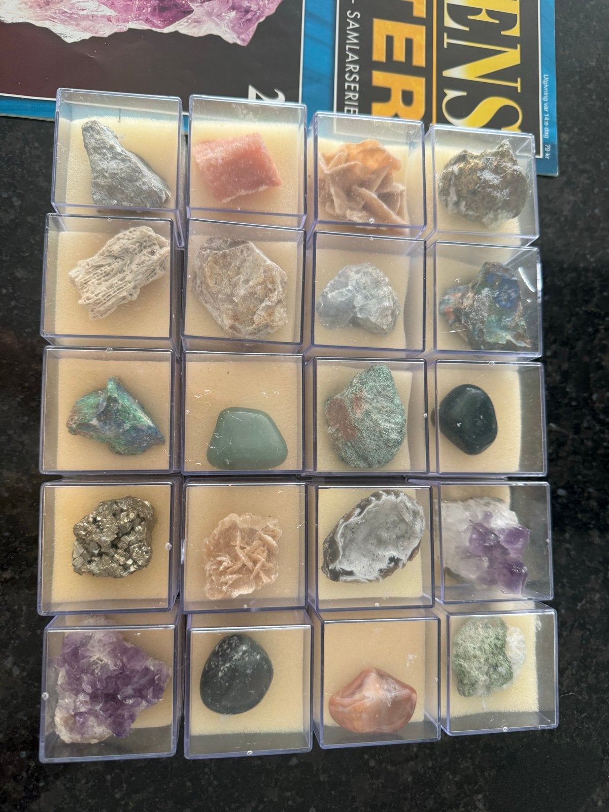 Verzameling van 20 mineralen en gesteenten, Ophalen of Verzenden, Mineraal