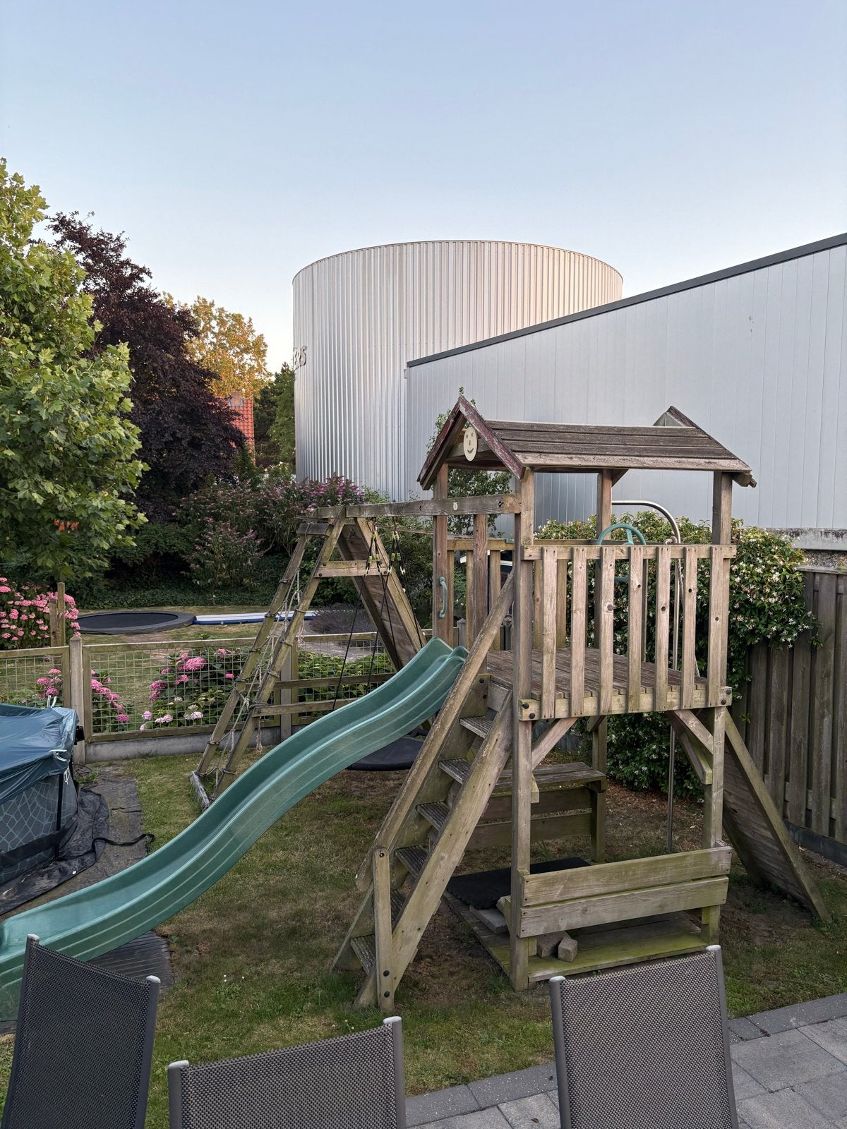 Houten speeltoestel met schommel en glijbaan, Kinderen en Baby's, Speelgoed | Buiten | Speeltoestellen, Ophalen, Gebruikt, Schommel
