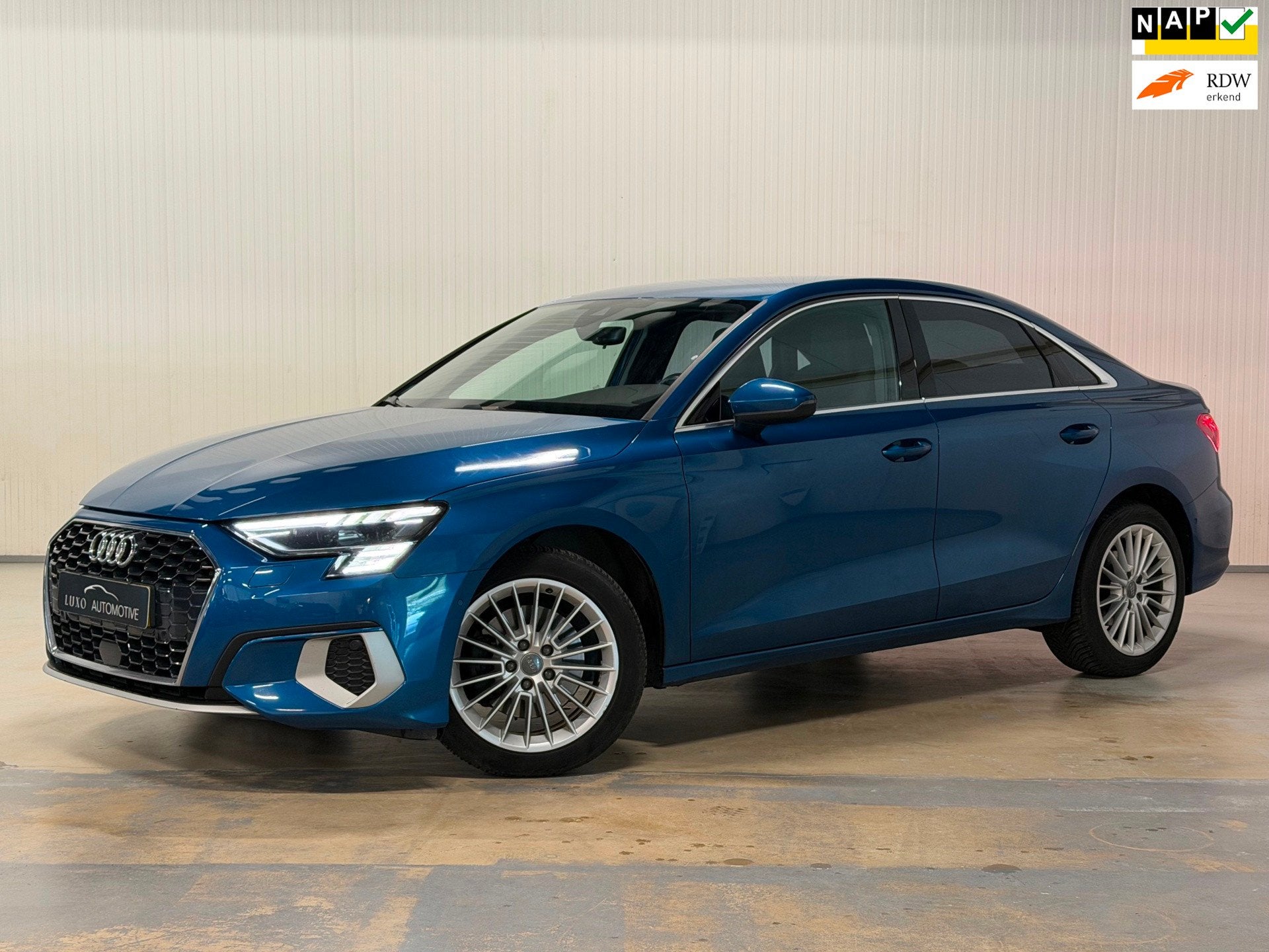 Audi A3 Limousine 35 TFSI Business edition | NAP | ACC | LED, 4 cilinders, 150 pk, Blauw, Origineel Nederlands