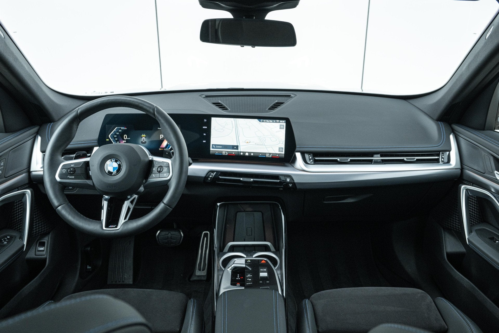 BMW X1 sDrive18i M Sport Automaat / Panoramadak / Sportstoel, Auto's, Dealer onderhouden, 136 pk, Gebruikt, Met garantie (alle)