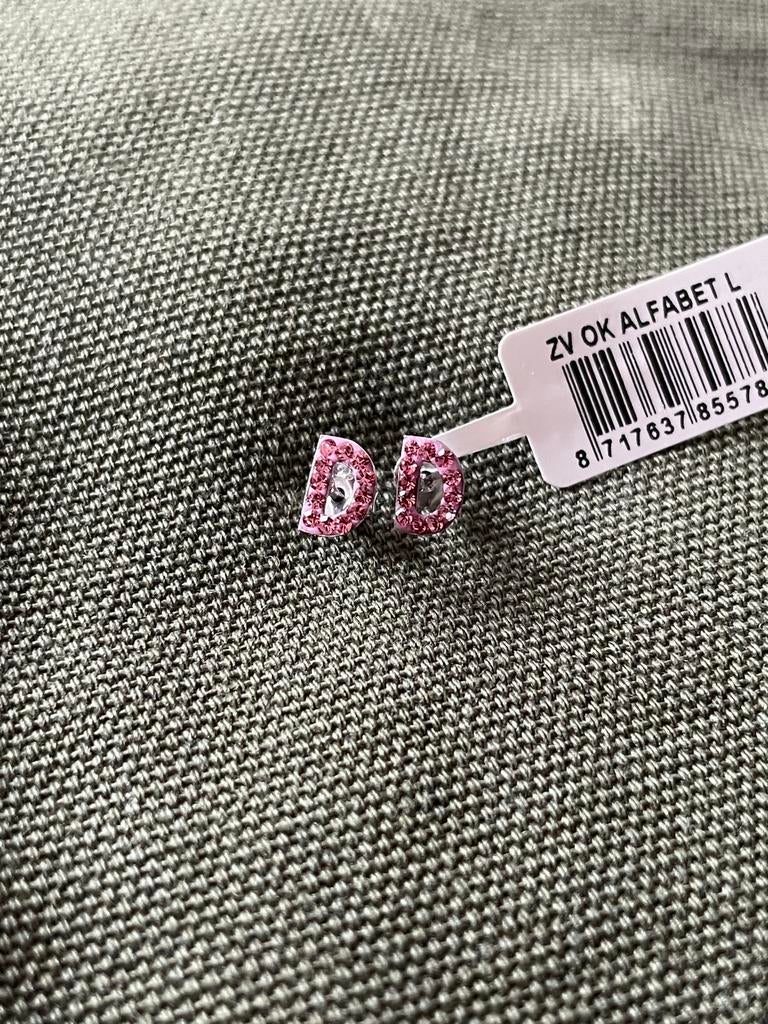 Zilverkleurige oorbellen letter D, roze steentjes, Ophalen of Verzenden, Nieuw, Roze, Overige materialen
