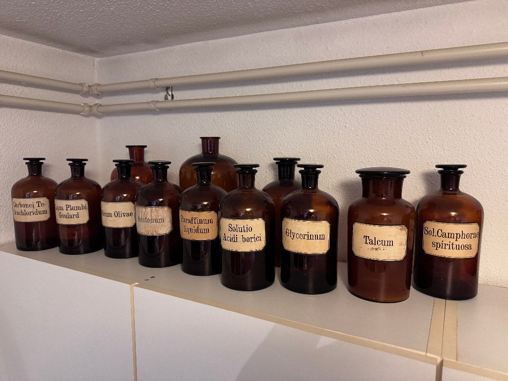 Antieke apothekersset + Weegschaal + Meetbekers, Ophalen