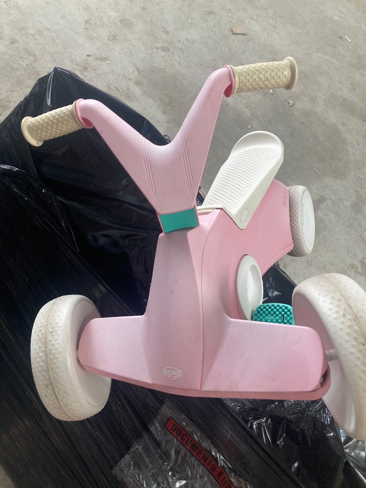 BERG 4 wieler peuterloopauto /fietsje rose, Ophalen of Verzenden, Gebruikt