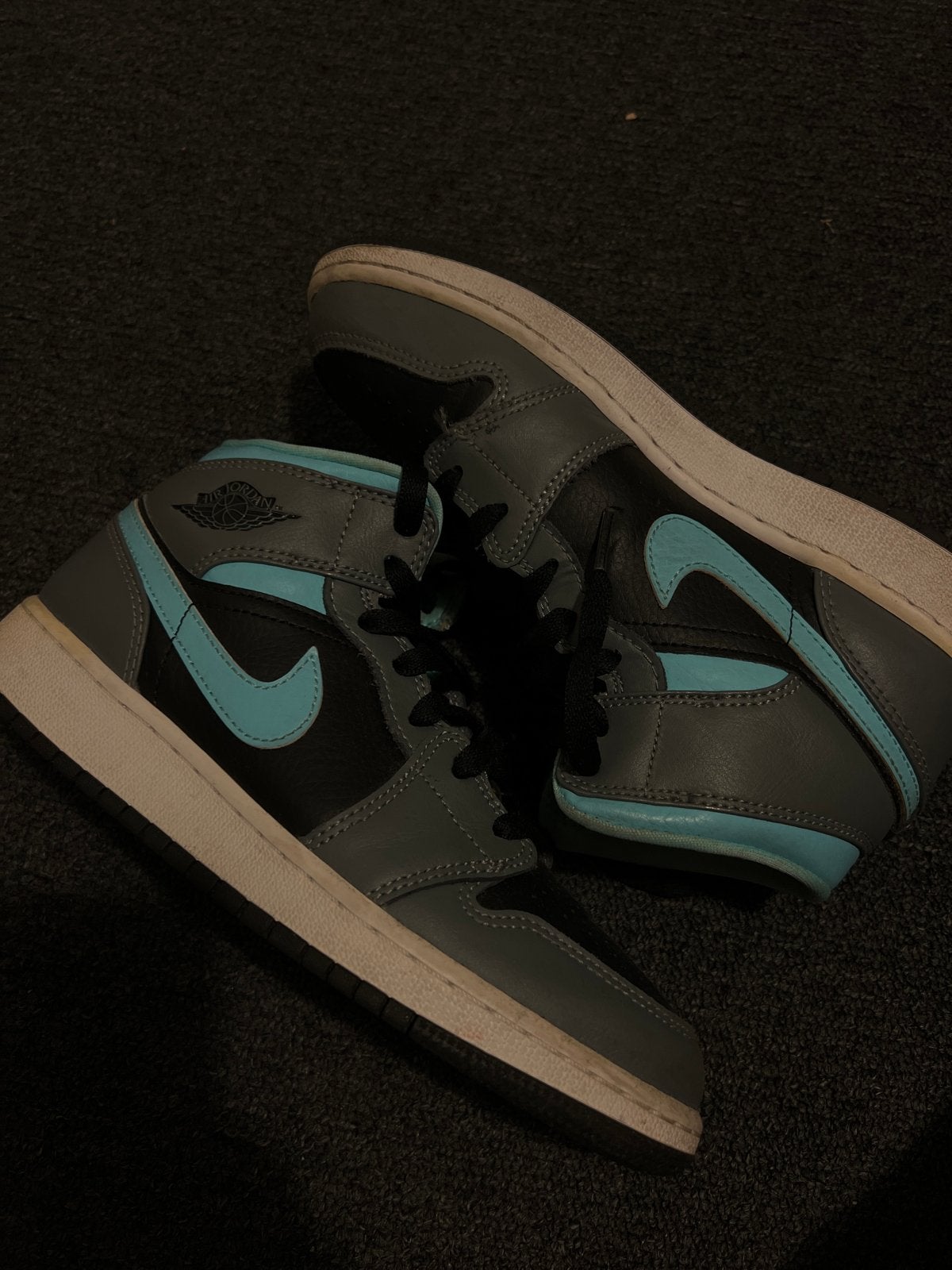 Nike Air Jordan 1 Mid - Zwart/Grijs/Turquoise, Kleding | Dames, Ophalen of Verzenden, Gedragen, Zwart, Sneakers of Gympen