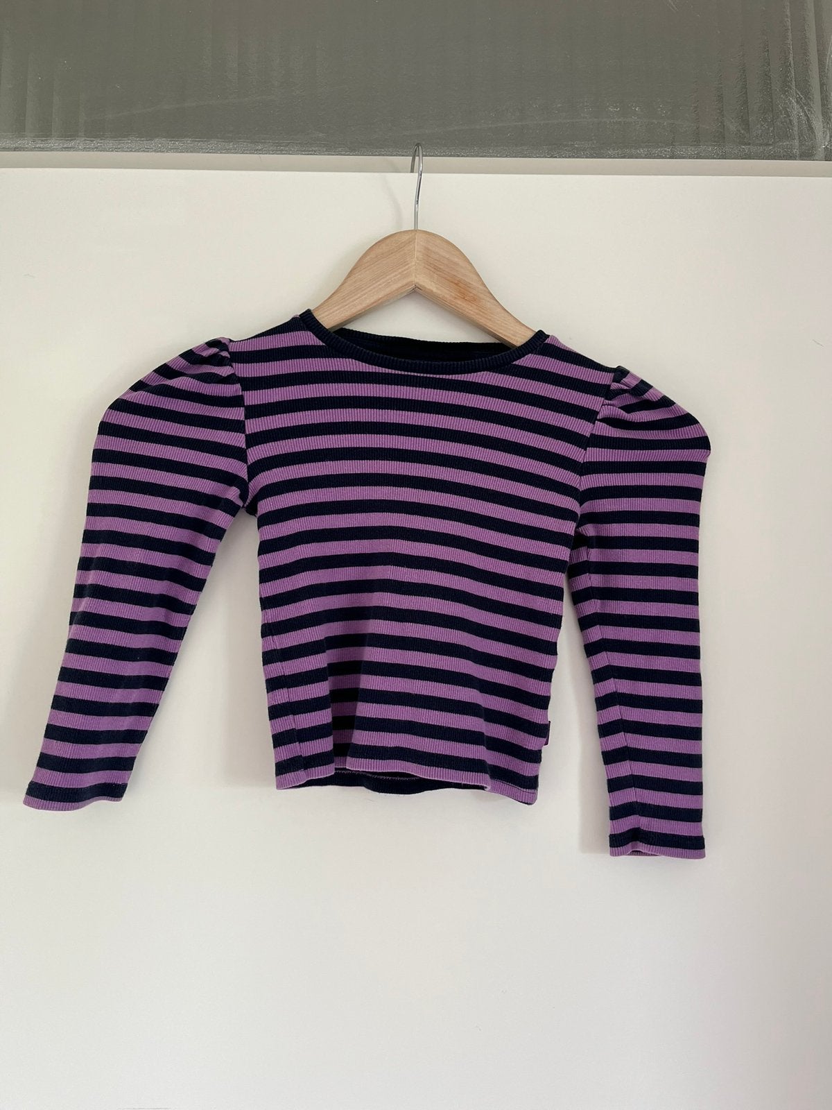 Paars met zwart gestreept / strepen t-shirt, maat 110/116 WE, Kinderen en Baby's, Kinderkleding | Maat 110, Ophalen of Verzenden
