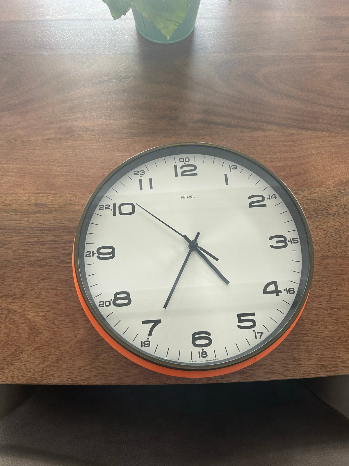 Jaren '70 wandklok - Oranje met nieuw uurwerk, Antiek en Kunst, Ophalen
