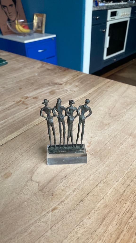 Bronzen beeldje van Corrie Ammerlaan, Ophalen