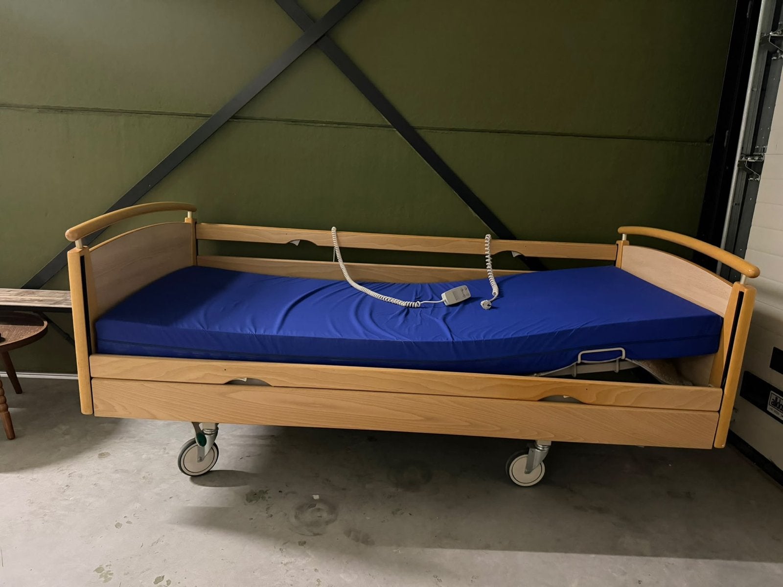 Verstelbaar eenpersoonsbed met matras, 210 cm, Ophalen of Verzenden, Hout, 100 cm