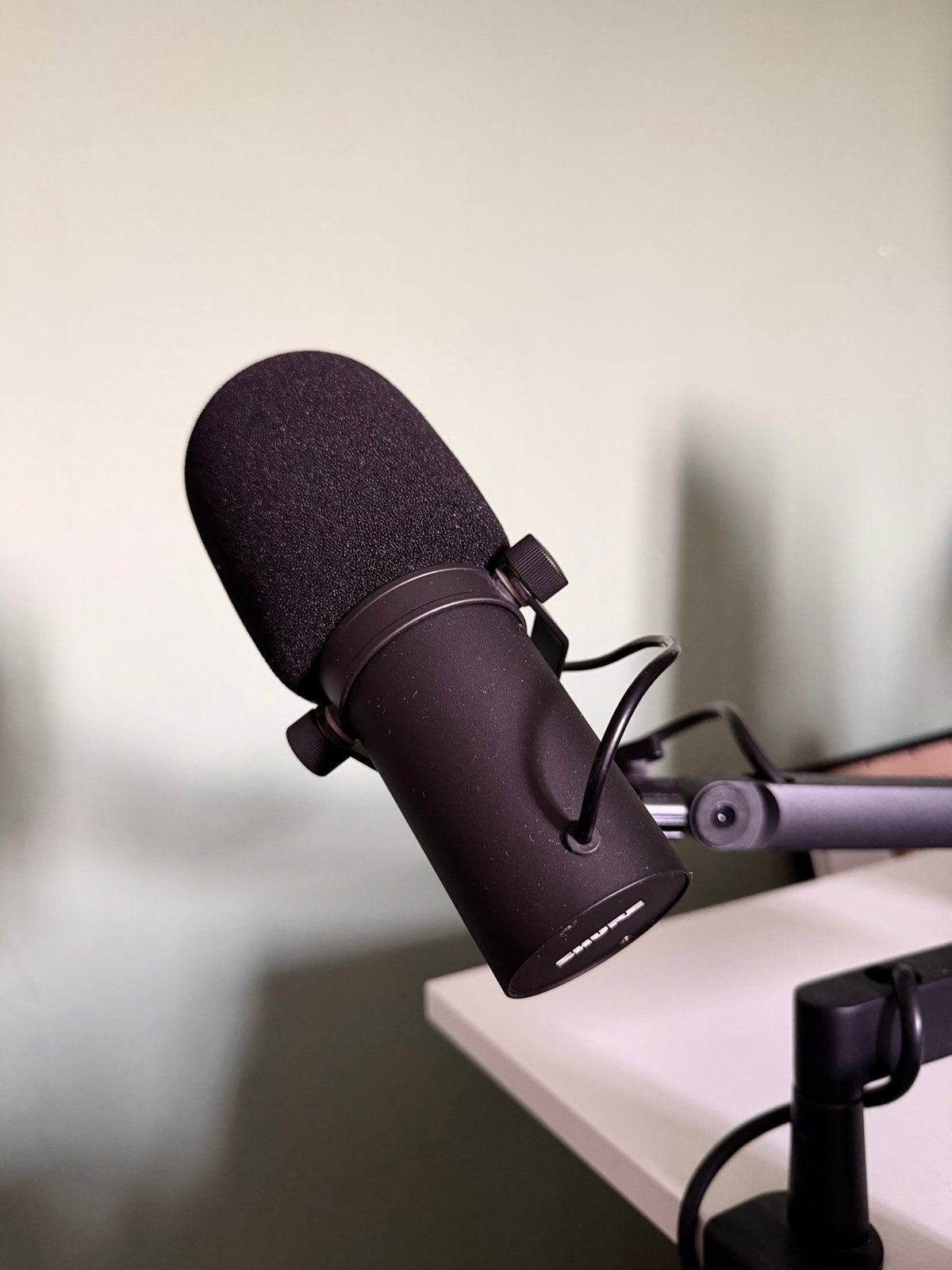 Shure SM7B microfoon met Elgato Low Profile microfoonarm, Muziek en Instrumenten, Ophalen, Zo goed als nieuw, Studiomicrofoon